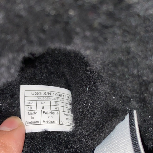 UGG - Picture 12 of 12